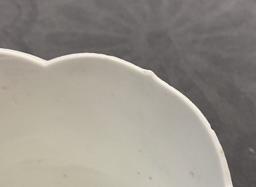 A pair of Japanese Kakiemon flower-shaped bowls, Edo, 18th C.
